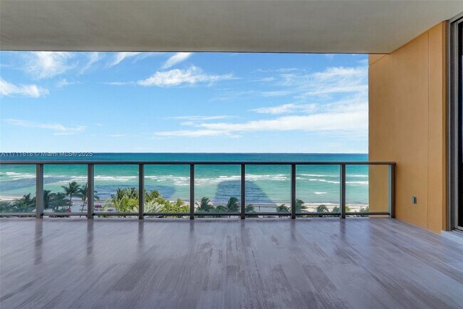 Foto del edificio - 17749 Collins Ave