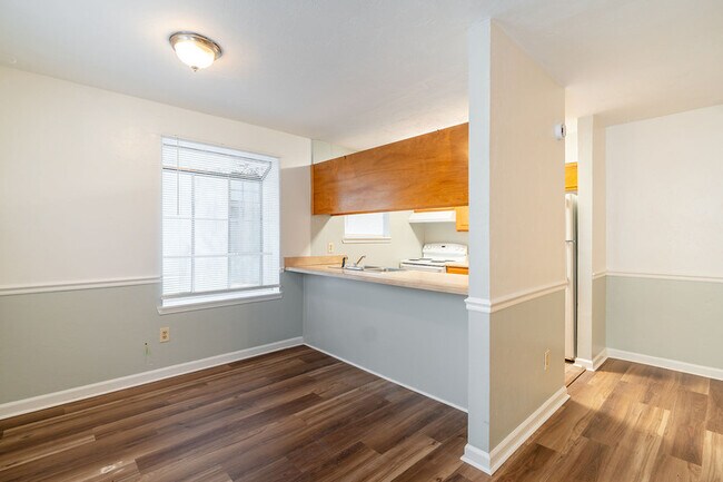 Foto del edificio - 1818 Sylvan Ct