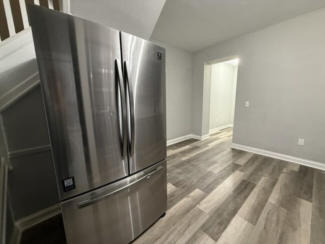 Building Photo - 5340 Maple Ave