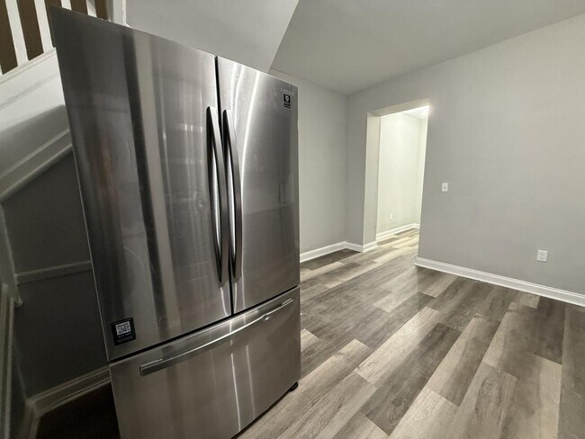 Foto del edificio - 5340 Maple Ave