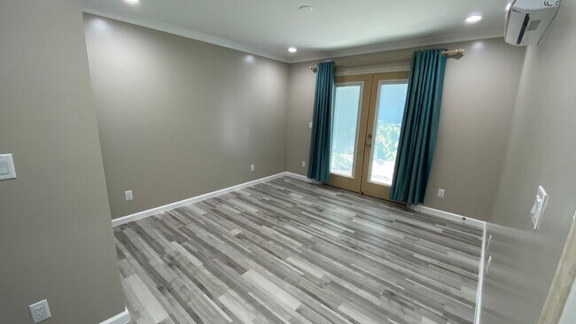 Foto del edificio - NEWLY BUILT 4BD HOME NESTLED IN WAIMALU!