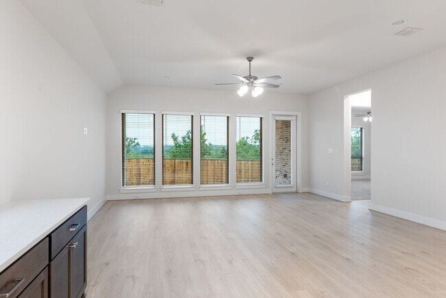 Foto del edificio - 626 Bay Breeze Dr