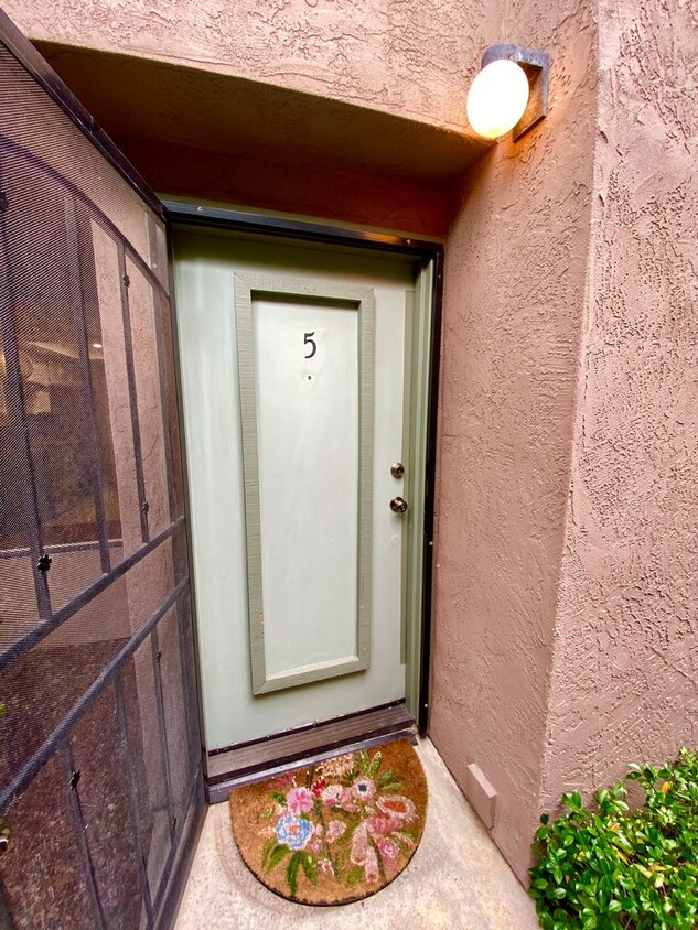 Foto principal - Beautiful 2B/2BA Condo in University Heigh...