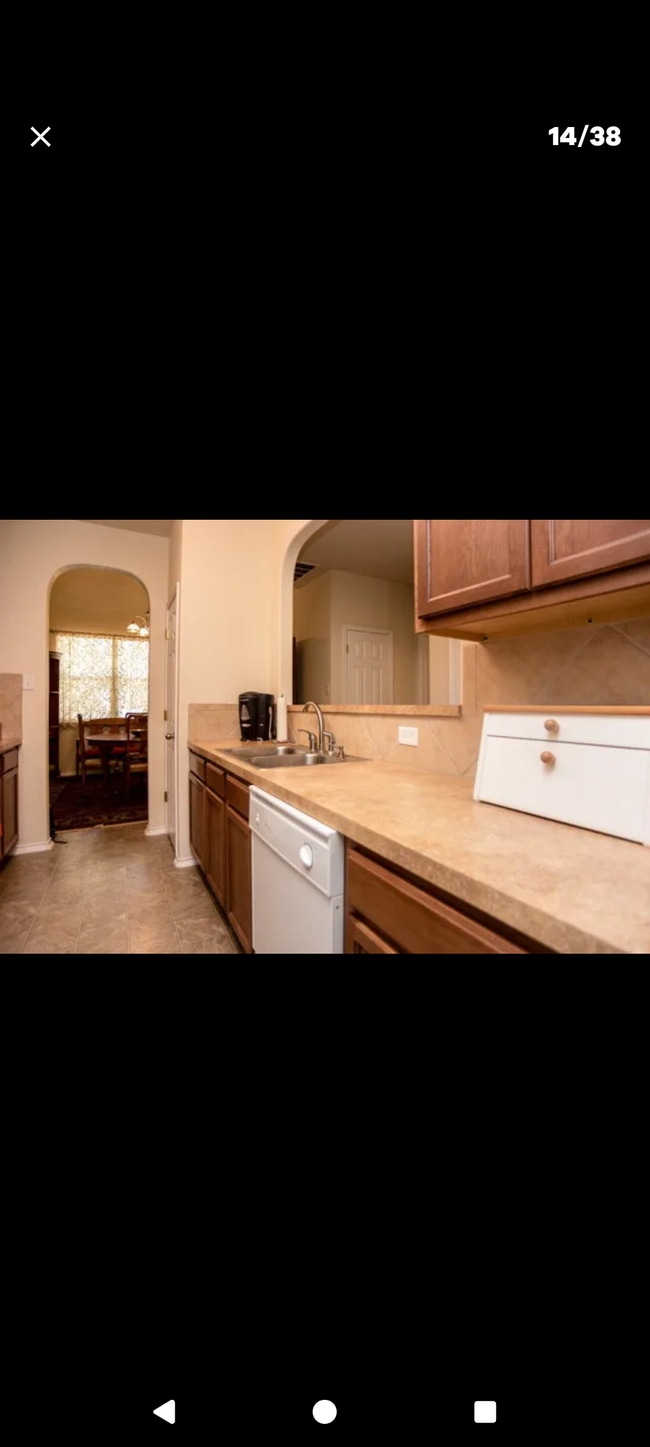 Building Photo - 2022 Ridge View Dr
