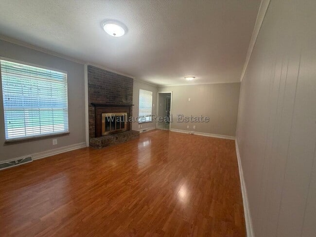 Building Photo - ALL ONE LEVEL IN WEST KNOXVILLE!  OVER 2,400 SQUARE FEET!!!