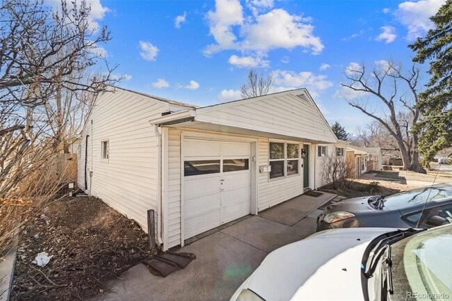 Photo - 305 Maplewood Dr House