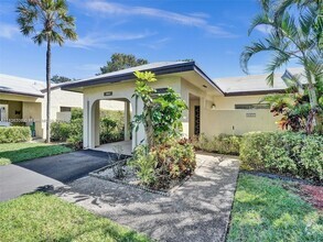 Building Photo - 8511 Casa Del Lago