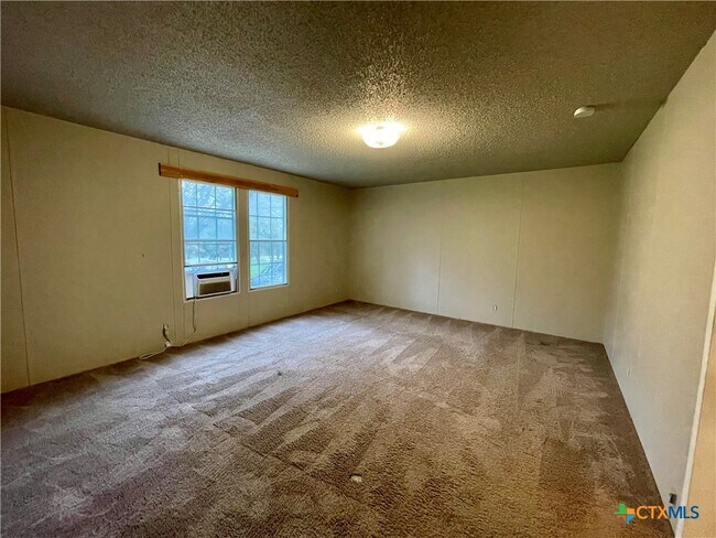 Building Photo - 1592 Rose Ln