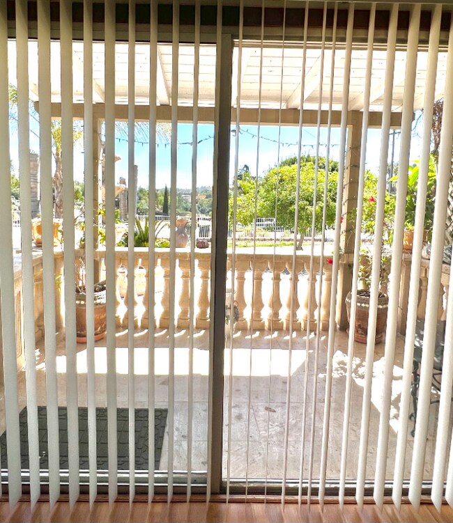 Foto del edificio - 3708 Linda Vista Dr
