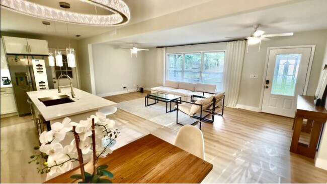 Foto del edificio - 1605 Ivy Dr