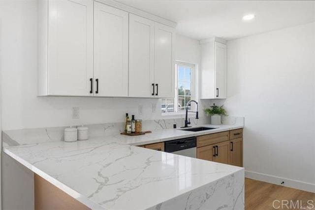 Building Photo - 702 Oaklawn Ave