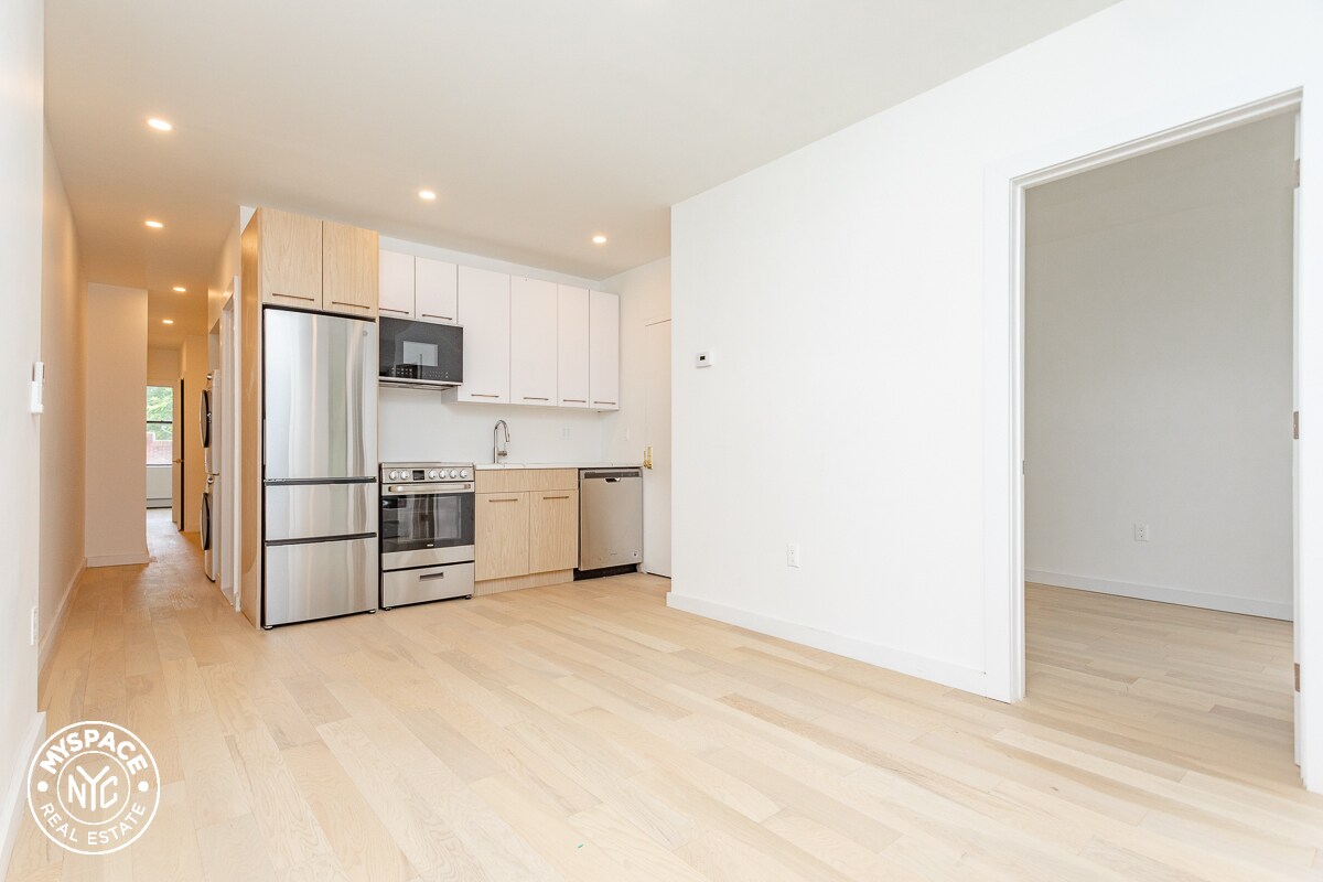 Foto principal - 419 Marcus Garvey Blvd