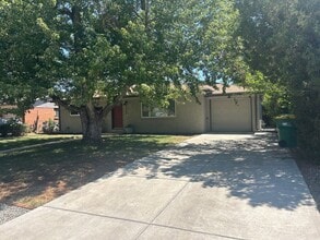 Building Photo - 1544 S Chase Ct