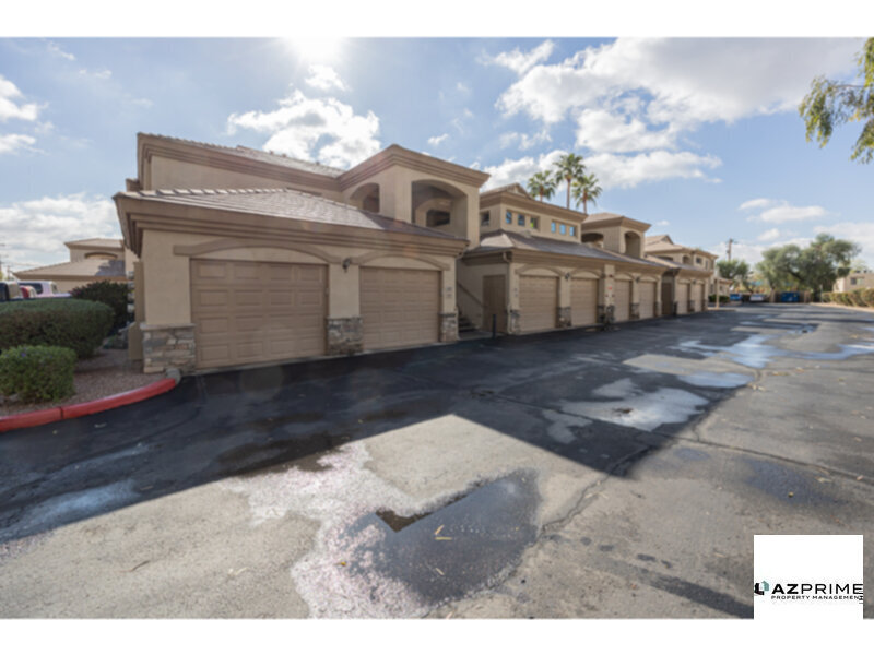 Primary Photo - Live the Scottsdale Dream in this Stunning...