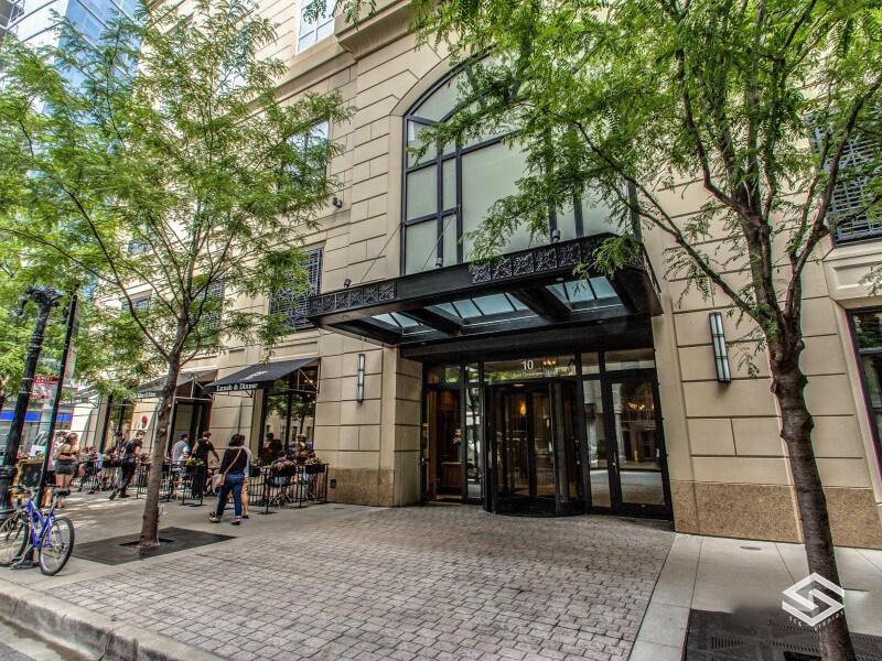 Foto principal - 10 E Delaware Pl