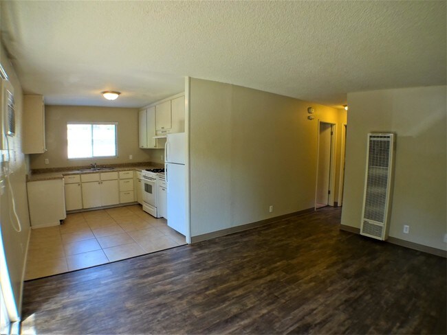 Building Photo - 346 Hickory St