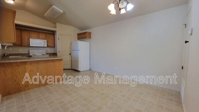 Foto del edificio - 3569 E Rock Creek Rd