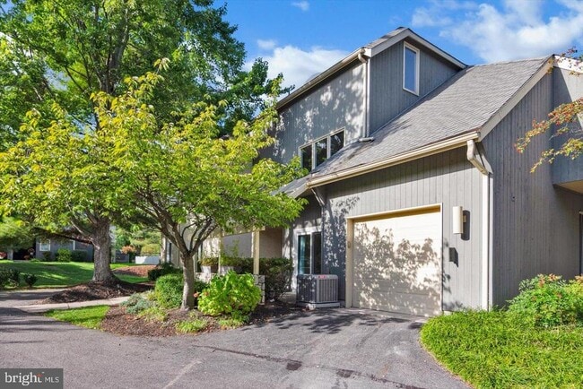 Building Photo - 915 Chanticleer
