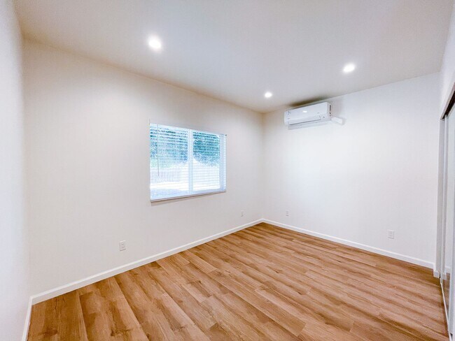 Foto del edificio - 225 Mortimer Ln
