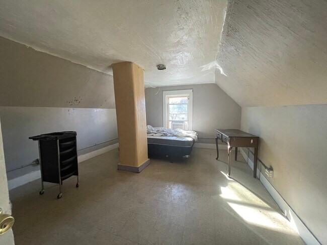 Building Photo - 16 Coburn St