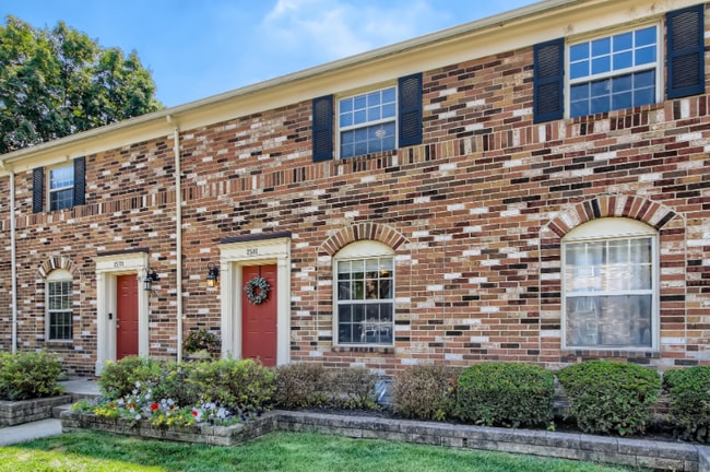 Foto del edificio - 2581 Olde Hill Ct N