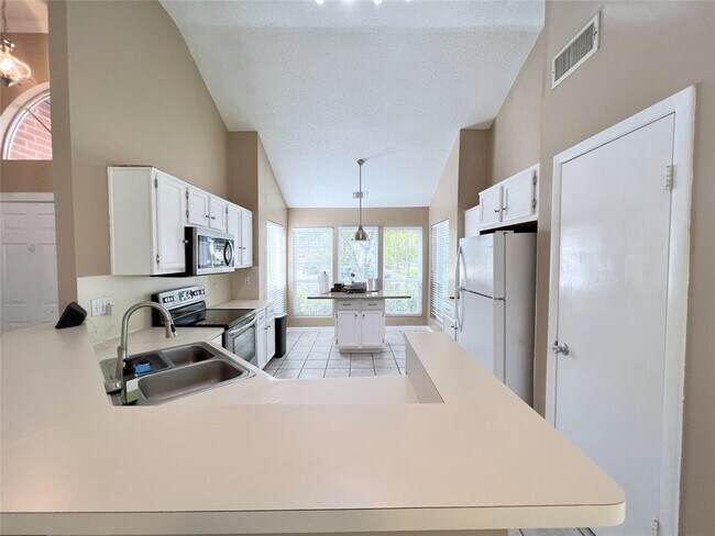 Foto del edificio - 4403 Waterfall Way