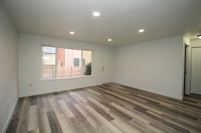 Building Photo - 7615-7615 N Curtis Ave