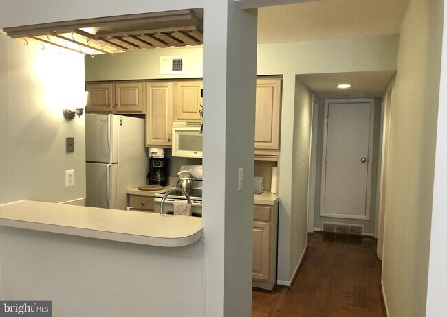 Foto del edificio - 5814 Royal Ridge Dr