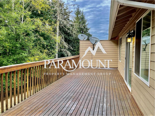 Building Photo - Charming 3-Bedroom Duplex Near Southworth ...