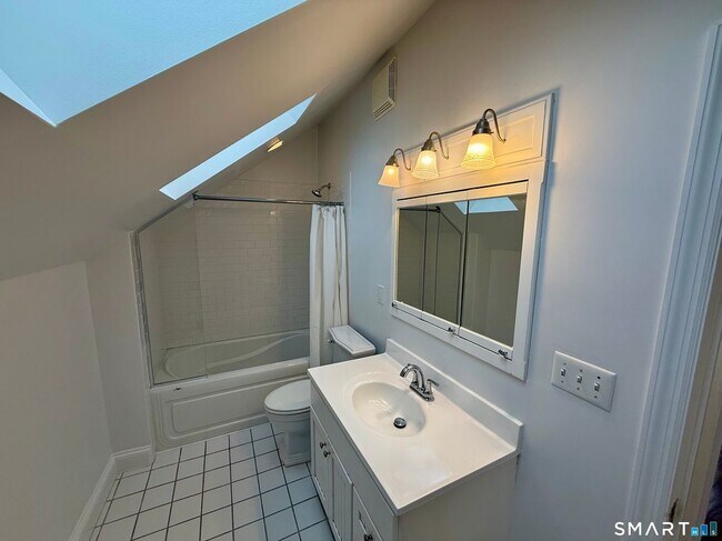 Foto del edificio - 16 Killian Ave