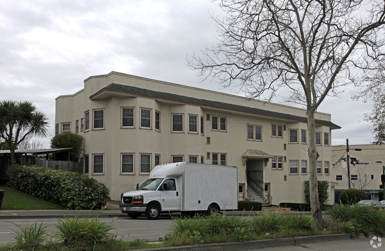 Building Photo - 4306 Park Blvd