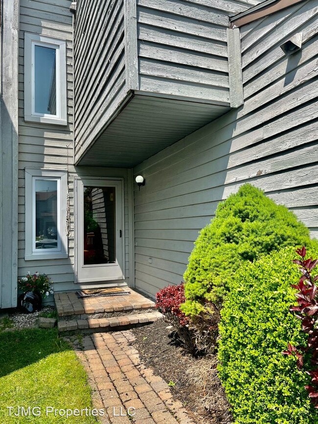 Building Photo - 2 br, 1.5 bath House - 241 Quincy Pl