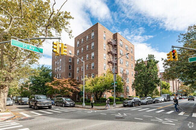 Queen Anne Apartments