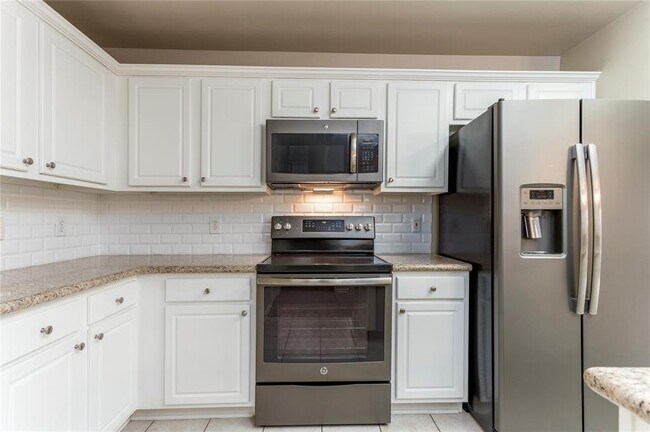 Building Photo - 34 S Villa Oaks Dr