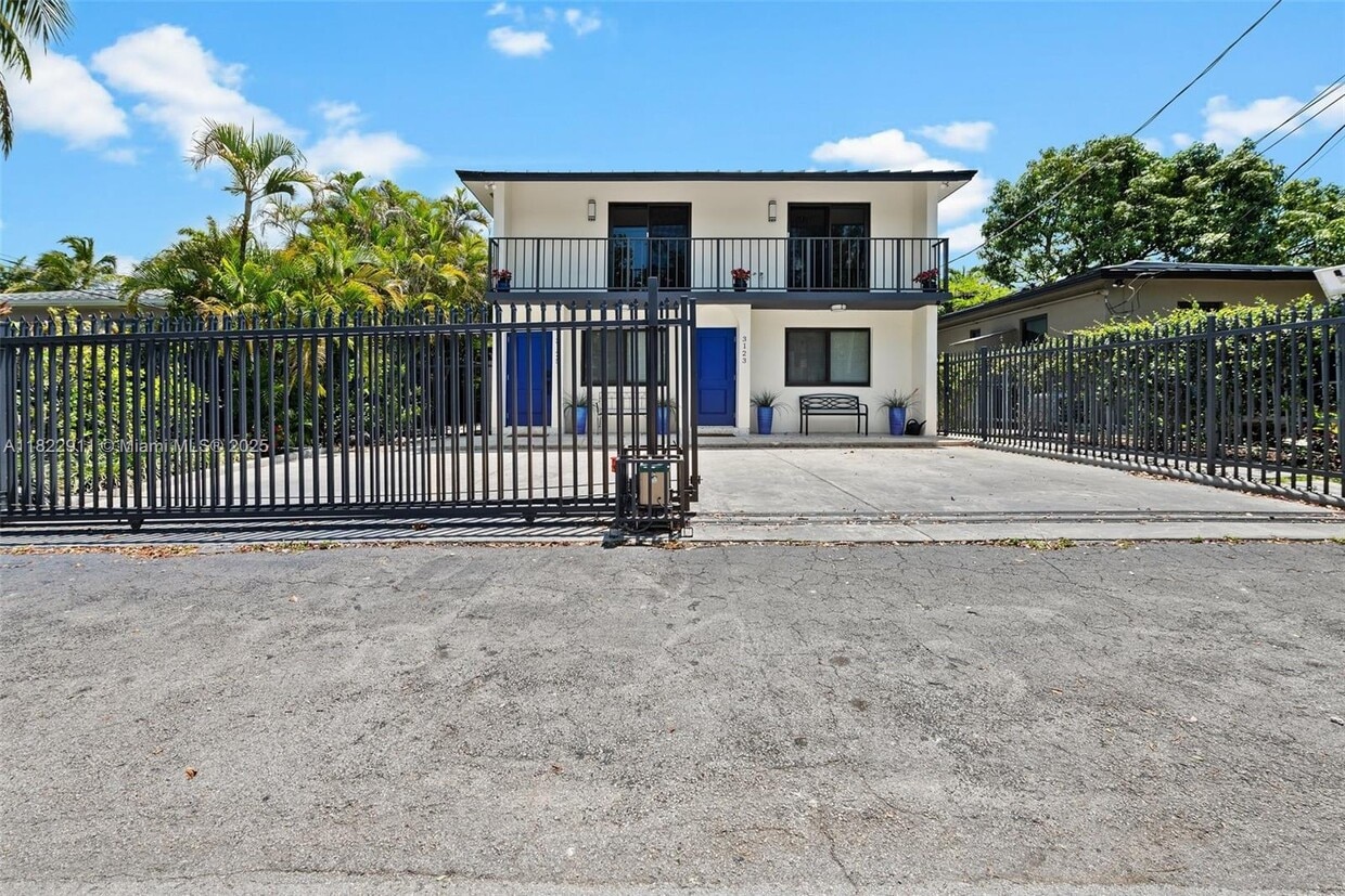 Primary Photo - 3125 Virginia St
