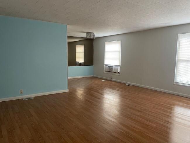 Building Photo - 1021 Wingo Dr