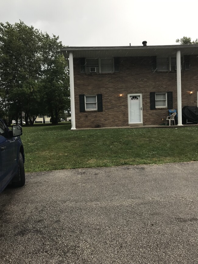 front door from lot - 2914 Fernwood Ave