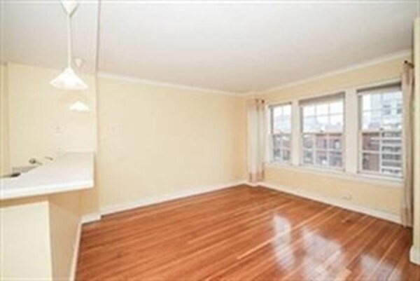 Building Photo - 534 Beacon St