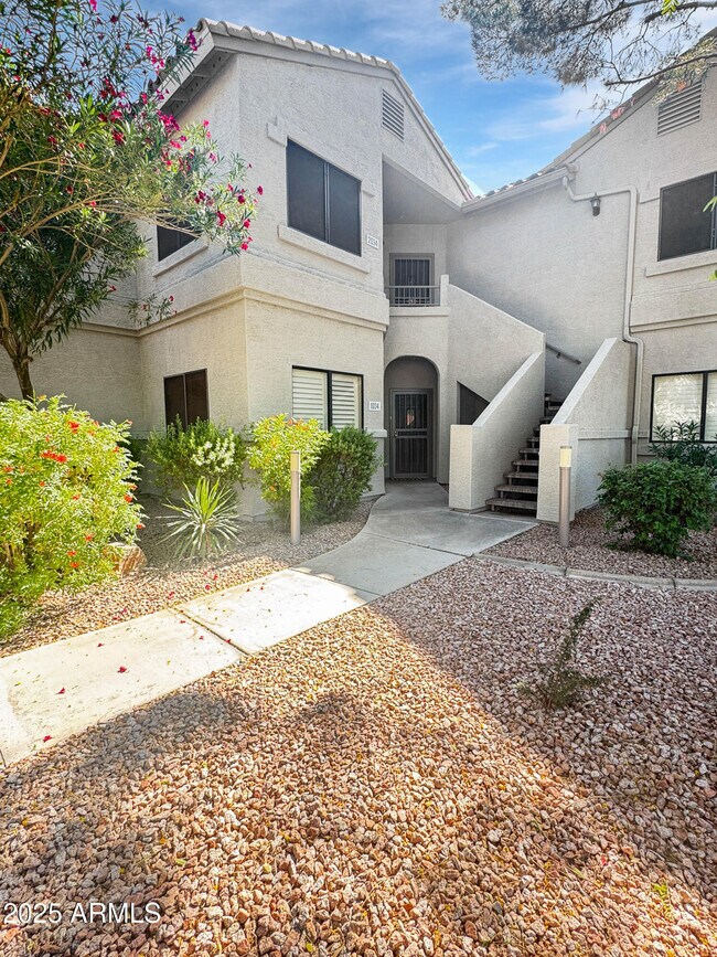 Foto del edificio - 9455 E Raintree Dr