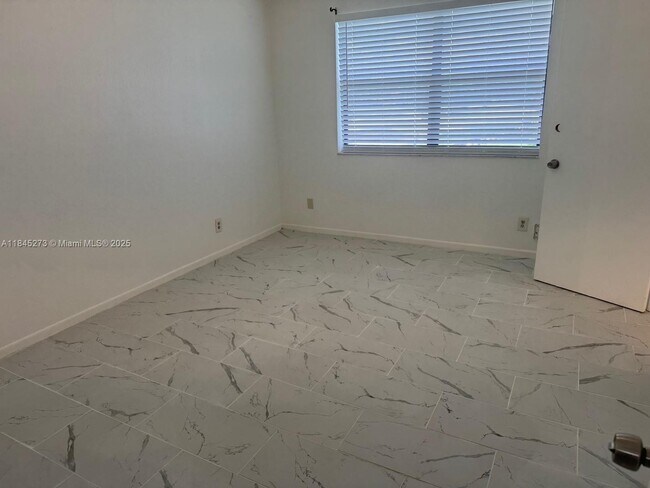 Building Photo - 908 NW 106th Terrace