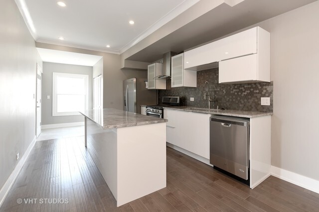 Kitchen south view - 3625 W Oakdale Ave