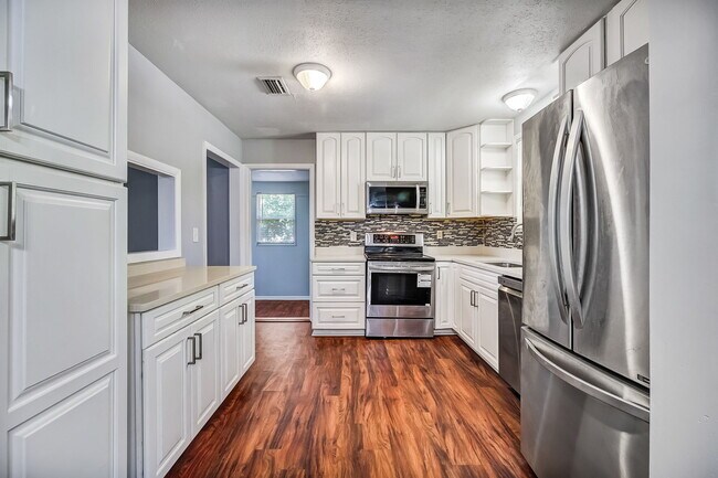 Foto del edificio - 3546 Clyde Dr