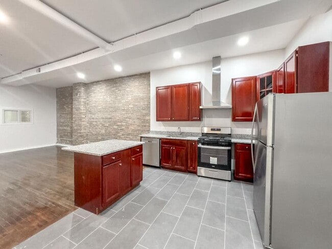 Photo - 4 bedroom in Chicago IL 60657 Apartment