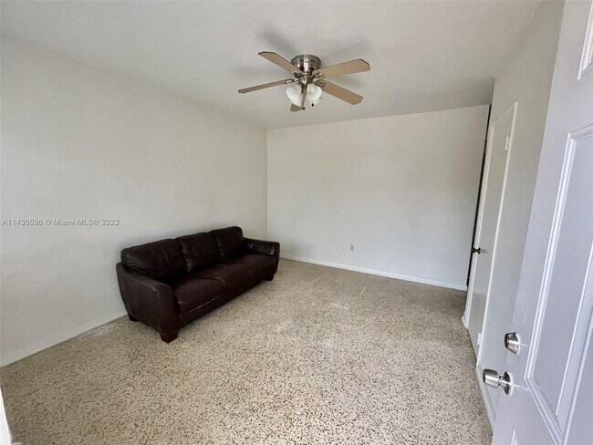 Foto del edificio - 3080 SW 1st St