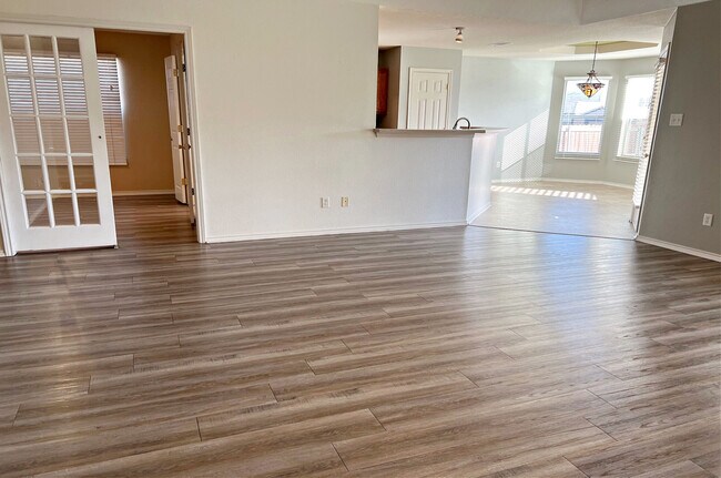 Foto del edificio - 4400 Lloyd Dr
