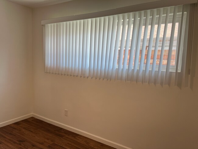 Bedroom - 550 N Serrano Ave