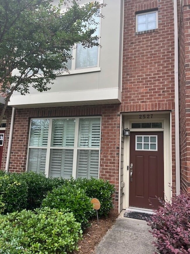 Building Photo - 3 Bedroom Townhome in Charlotte