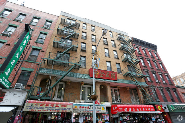 Building Photo - 47-49 Mott St