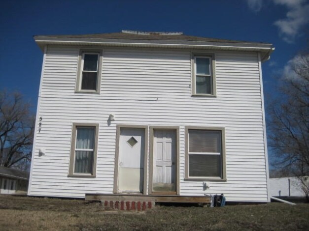 Primary Photo - 527 E Lincoln Way
