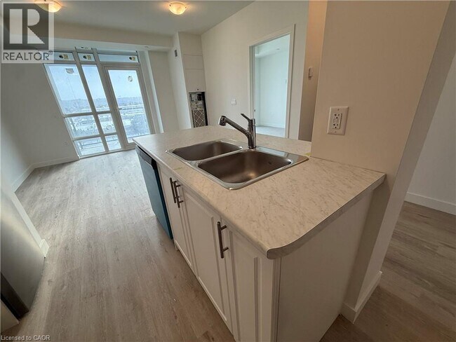 Building Photo - 461 Green Rd